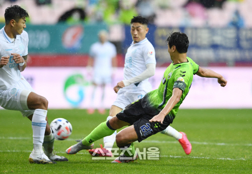 [포토]마지막 골 노리는 전북 이동국