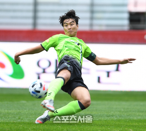 [포토]은퇴 이동국, 회심의 발리슛