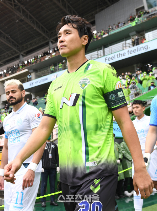 [포토]은퇴 경기 나서는 전북 이동국