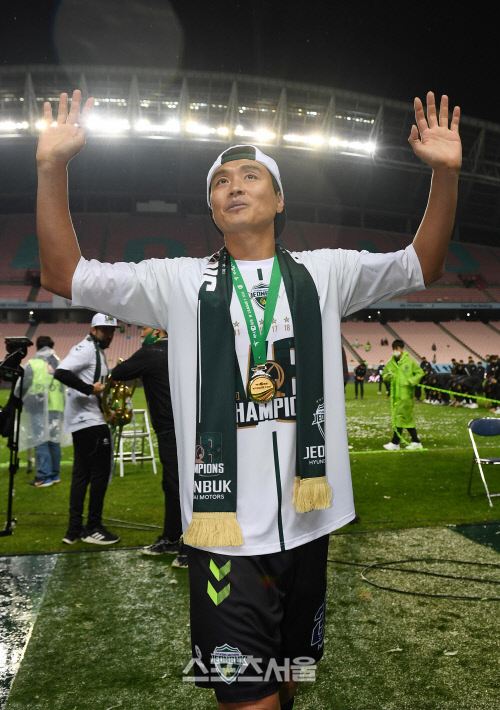 [포토]마지막 경기 마친 이동국
