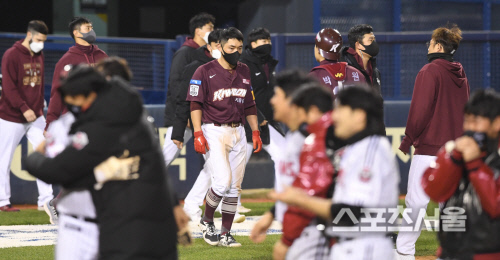[포토] 키움 히어로즈, 허탈한 와일드카드 패배...