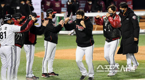 [포토] LG 류중일 감독, 대단한 경기였어!