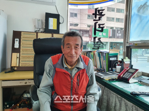 아들이 시장 당선됐지만…통영시장 父는 '20년째 아파트 경비원'