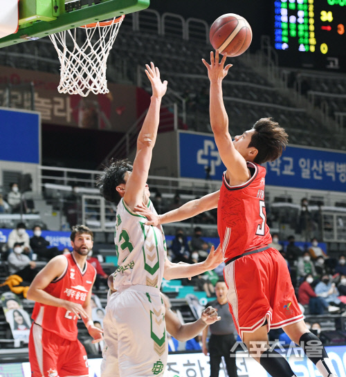 [포토] 오리온 한호빈, 과감한 레이업!