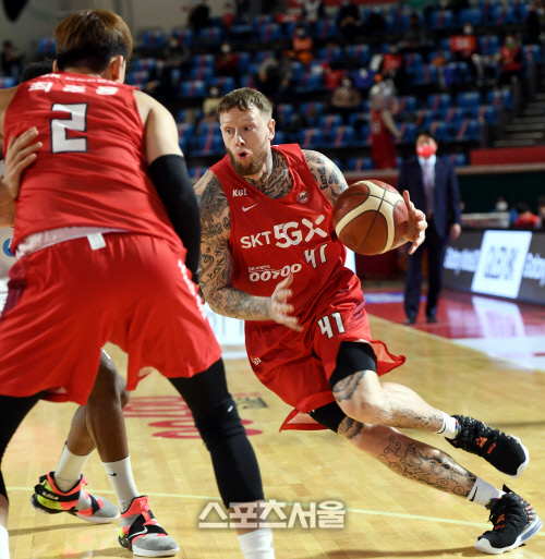 [포토] 미네라스 '과감한 돌파'