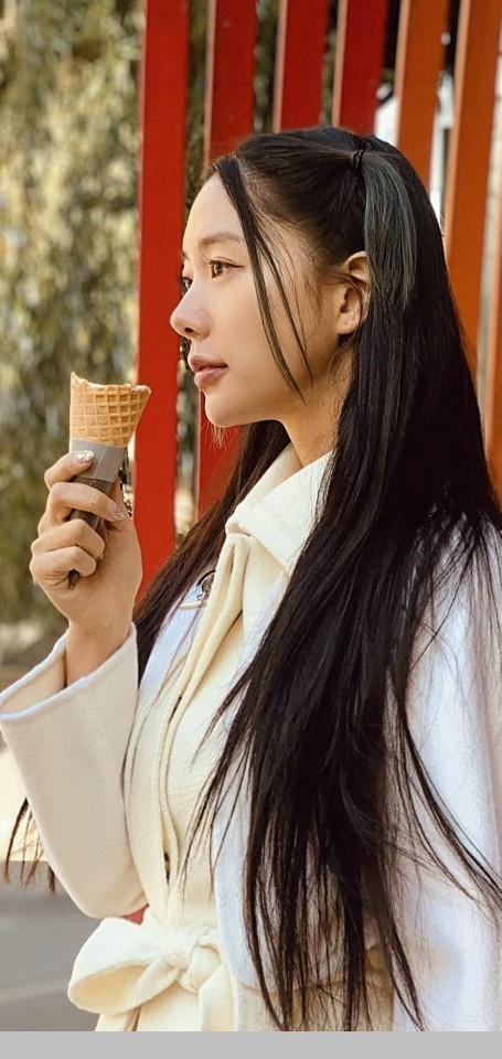 클라라, 아이스크림만 쥐어도 화보 #청순미  [★SNS]