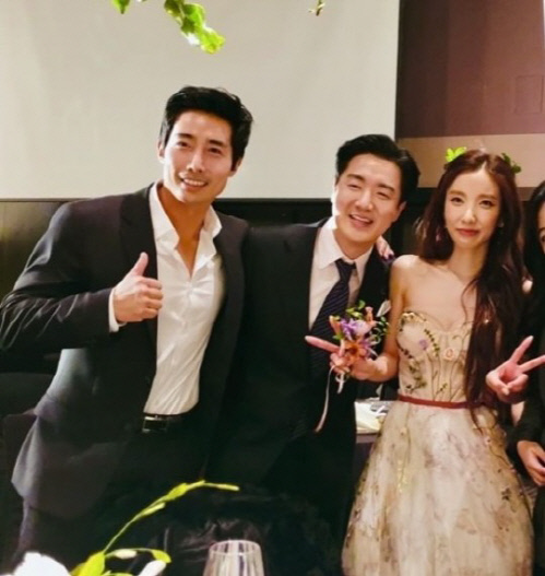 각종 논란 속에도…이근 대위, 지숙♥이두희 결혼식 참석 '축복'[★SNS]