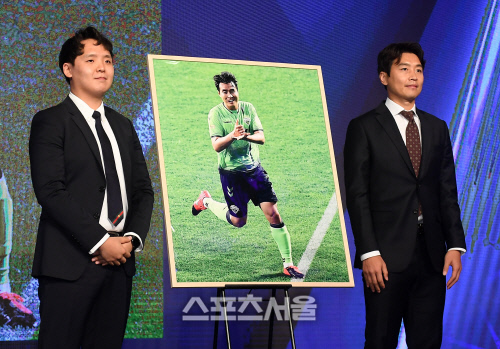 [포토] 이동국, 2020년 가장 멋진 장면으로 베스트포토상 수상