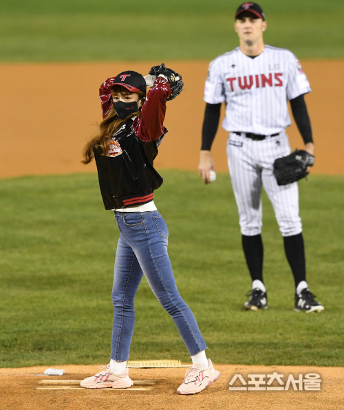 [포토] 에이핑크 윤보미, 준PO 와인드...업!