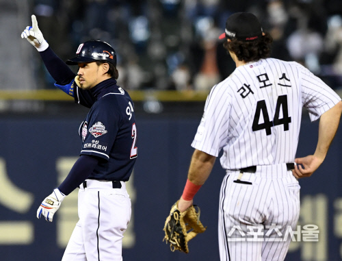[포토] 두산 오재원, 기선제압의 선제 적시타!