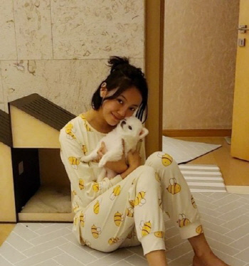 고은아, 8kg 감량후 러블리한 모습으로 반려견과 한컷[★SNS]