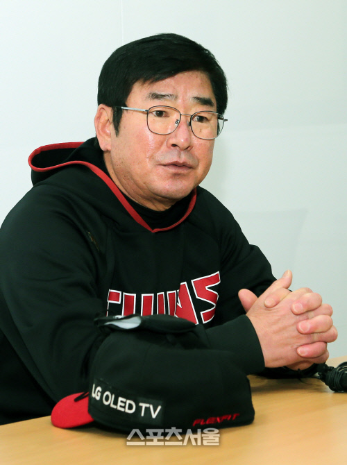 LG 류중일 감독, 준PO 2차전 패배 직후 사의 표명[오피셜]