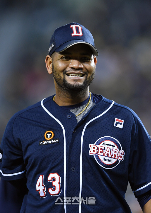 [포토]두산 알칸타라, 2회말 위기도 무실점으로!