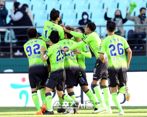 '더블 히어로' 이승기…전북, 울산 잡고 역사상 첫 K리그+FA컵 동반 우승[현장리뷰]