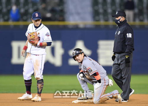 [포토] 6회 득점 기회 만드는 이용규