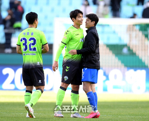 [포토] 이동국-이청용 '아쉬운 이별 인사'