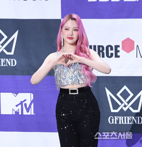 [포토] 여자친구 예린, 오래 기다려준 팬들에게~