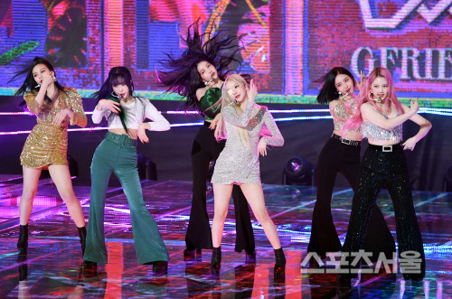 [포토] 여자친구, 정열의 컴백 무대!