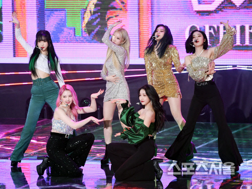 [포토] 여자친구, 컴백을 불사르는 무대!
