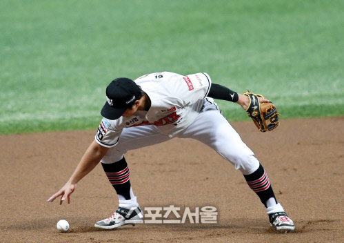 [포토] 황재균 '놓칠 뻔 했어'