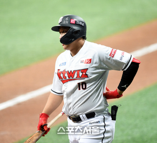 [포토] 황재균 '몸이 뻐근한데'