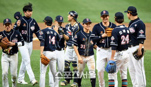 [포토] 두산, 플레이오프에서 먼저 웃었다
