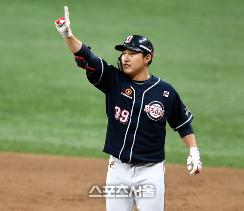 [포토] 김인태, 9회 대타로 나와 적시타