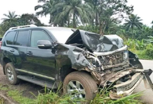 '흑표범' 사무엘 에투, 차량 반파 사고로 병원 입원