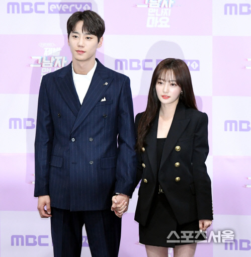 [포토] 이준영-송하윤, 다정하게 손 잡고~