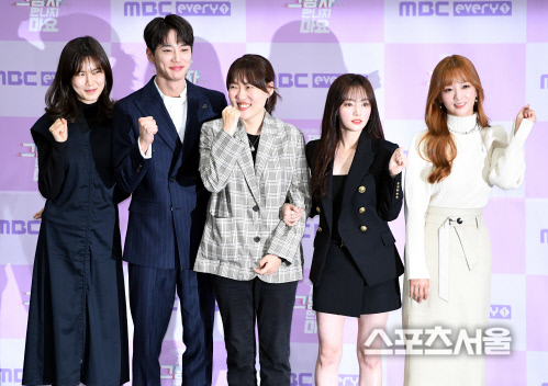 [포토] 오미경 PD, 배우들과 포토타임!