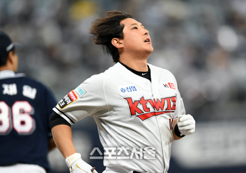 [포토]황재균의 땅볼 아웃, 번번히 무산되는 KT의 득점 기회