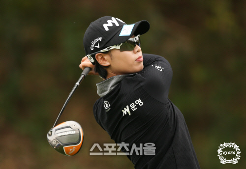 안나린 4번홀 드라이버 티샷 날리고 있다