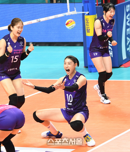 [포토]역전승에 크게 기뻐하는 흥국생명 김연경