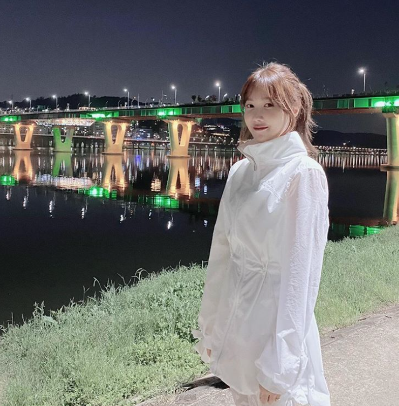 '조깅할 때도 예쁨 한다발' 이지아, 심야 한강 러닝 포착