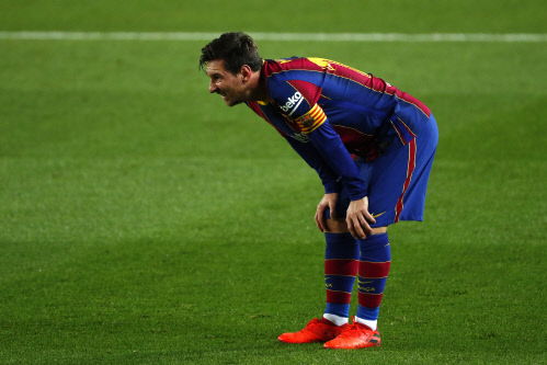 끊이지 않는 이적설…PSG, 메시 父 만나 영입 의사 전달 