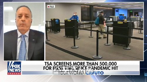 유명 래퍼 보고자 美 공항 보안시스템 뚫고 비행기 오른 여성 논란[B급통신]