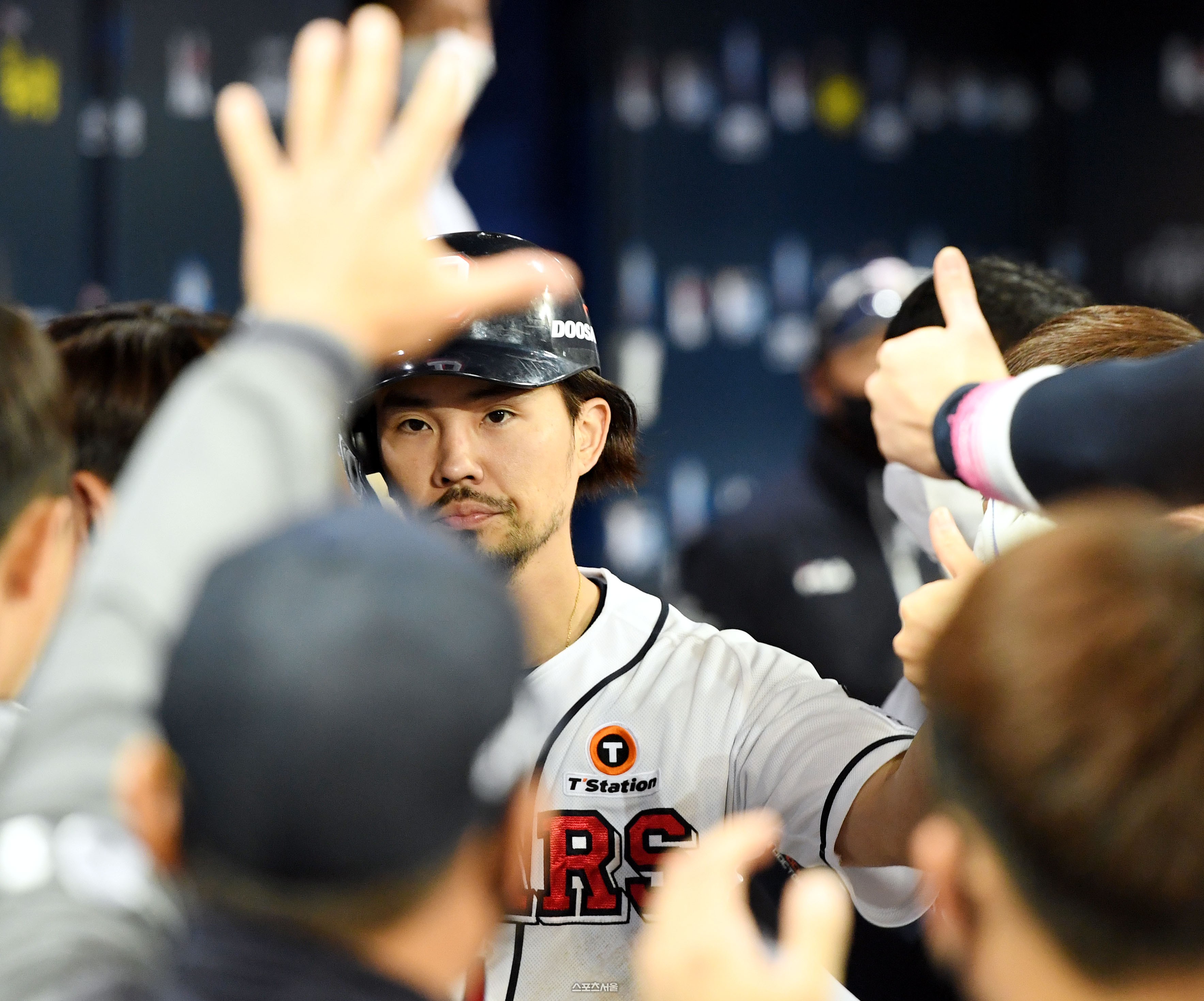 [포토] 두산 오재원, 반격을 알리는...솔로 홈런!