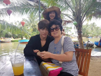 함소원, 돌봄 이모 불화 논란 "심한 욕도 해달라, 반성하고 새겨 듣고 있다"