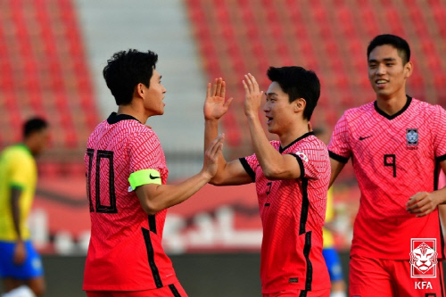 산전수전 겪은 '도쿄 리' 성숙해졌네…김학범호 '주장 완장' 달고 훨훨