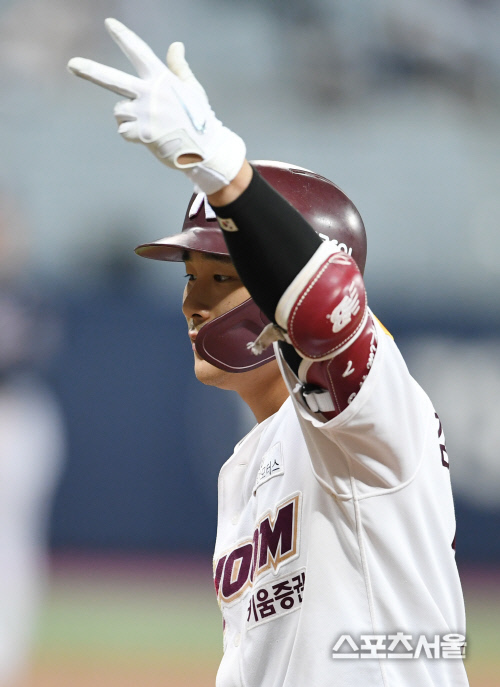 [포토]만루 기회 놓치지 않는 키움 김하성