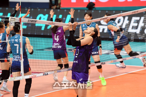 [포토]흥국생명 김연경, 아쉬움에 결국 참지 못하고...