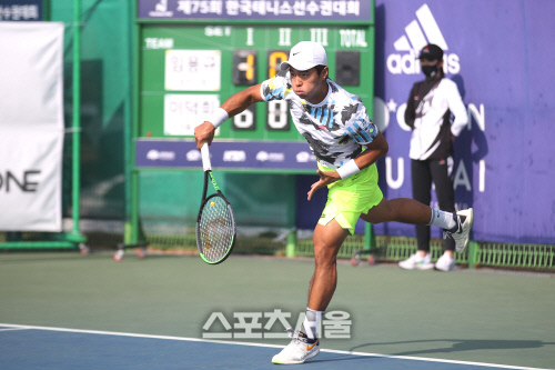 싱겁게 끝난 결승, 이덕희-한나래 한국테니스 남녀챔피언 등극