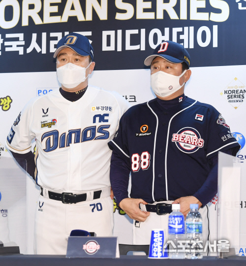 [포토] 이동욱 감독-김태형 감독, 드디어 한국시리즈 격돌!