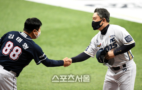 [포토] 이동욱 감독-김태형 감독 '명승부를 위하여'