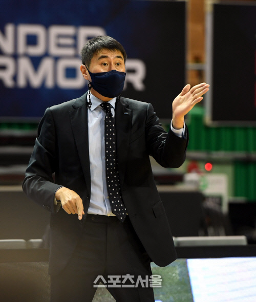 [포토] 작전 지시하는 이상민 감독