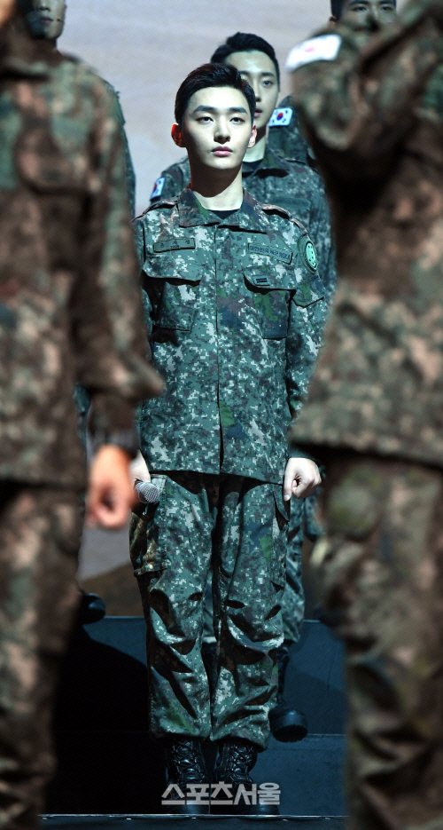 '워너원' 윤지성 다음달 13일 전역 "현재 마지막 휴가 中"[전문]