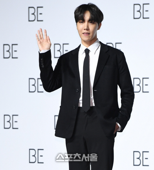 [포토] 방탄소년단(BTS) 제이홉, 손인사부터~