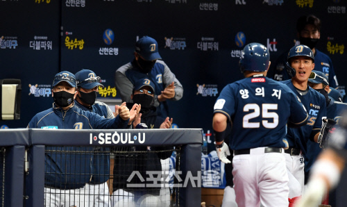 [포토] 이동욱 감독 '잘했어'