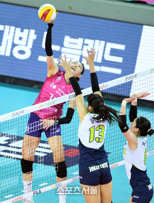 [포토]흥국생명 김연경의 타점 높은 공격