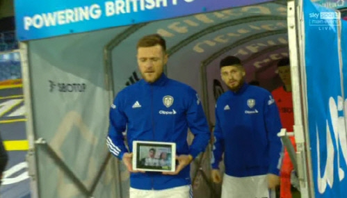 암 투병 중인 13세 소년 위해 언택트 마스코트 행사 연 리즈 유나이티드